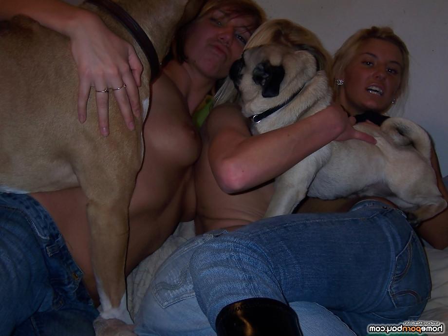 25P Three college babes