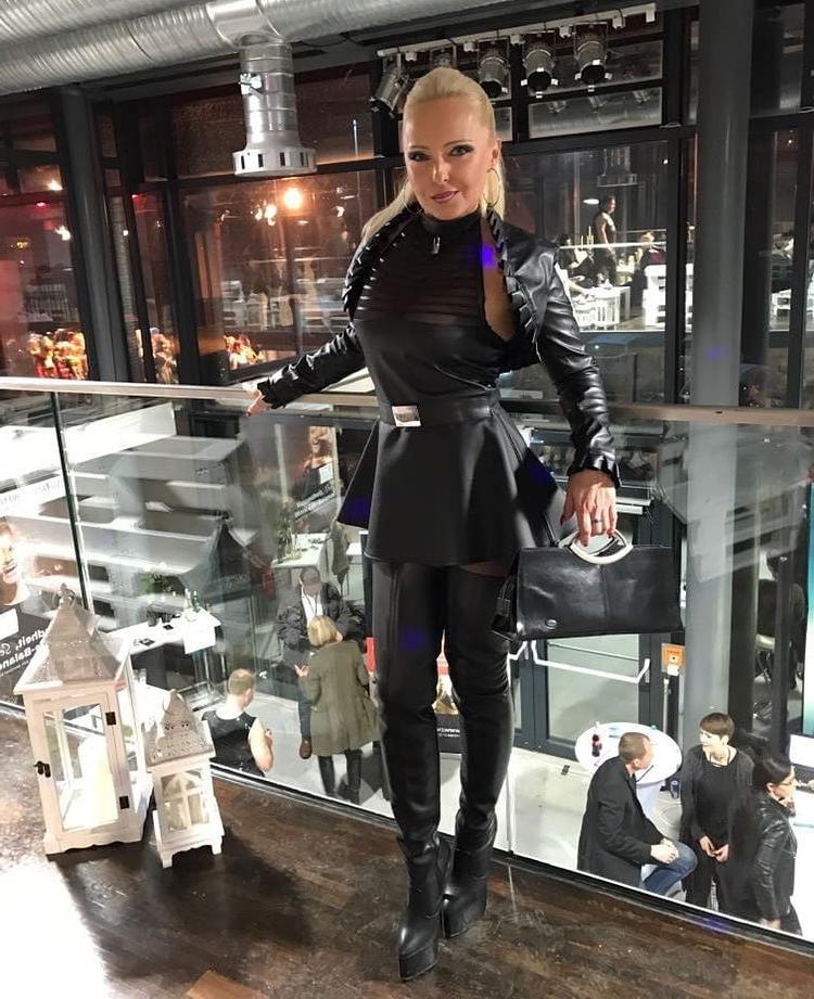 25P Hot german anal slut in leather sexy outfits and high heels