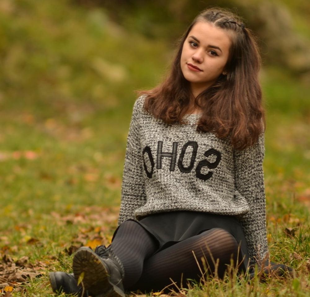 21P Sweet-Faced German GF in Tights
