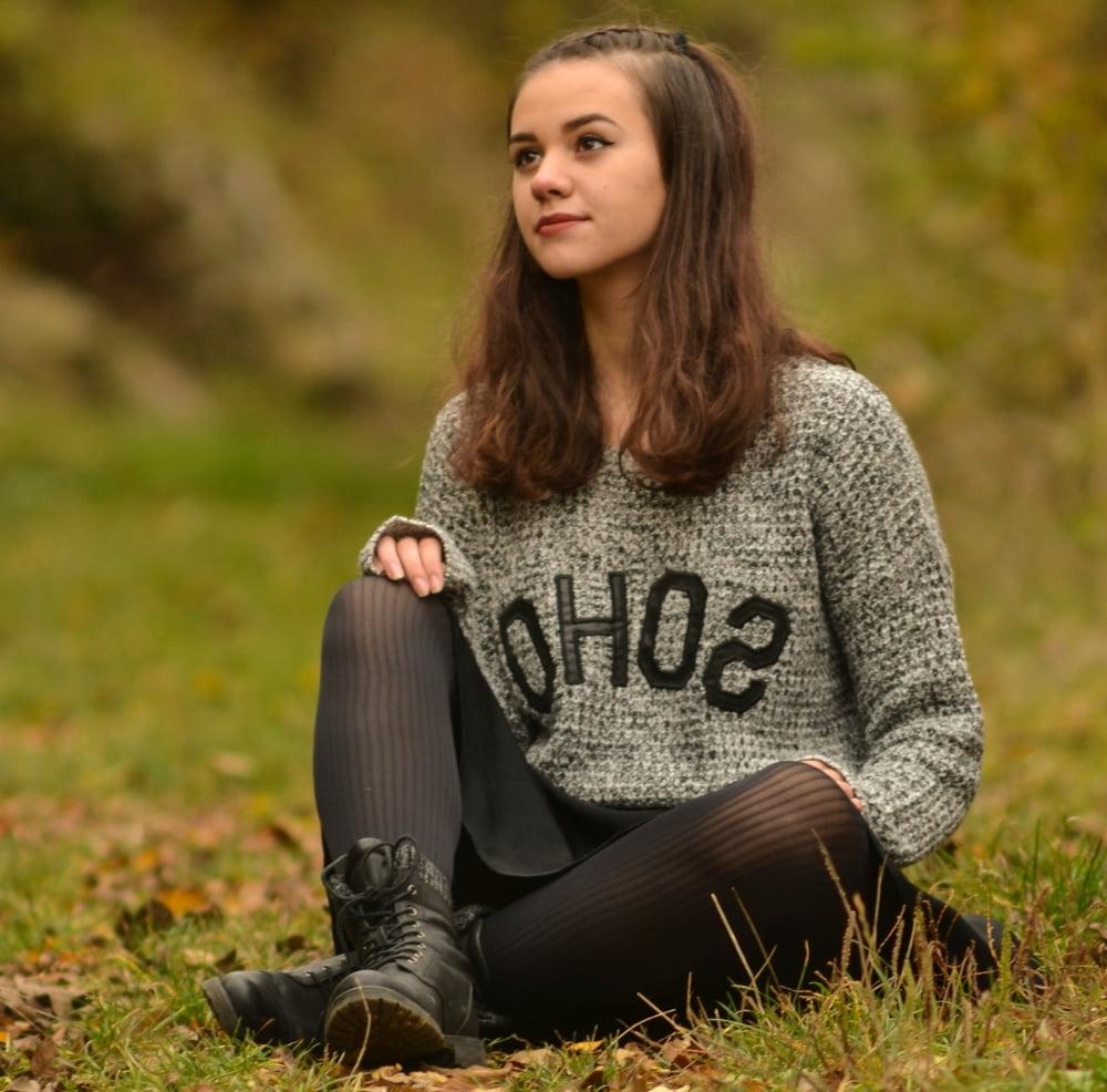 21P Sweet-Faced German GF in Tights