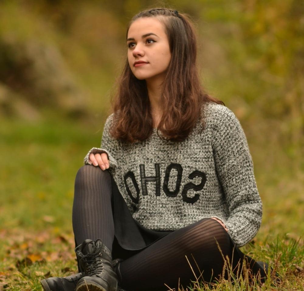 21P Sweet-Faced German GF in Tights