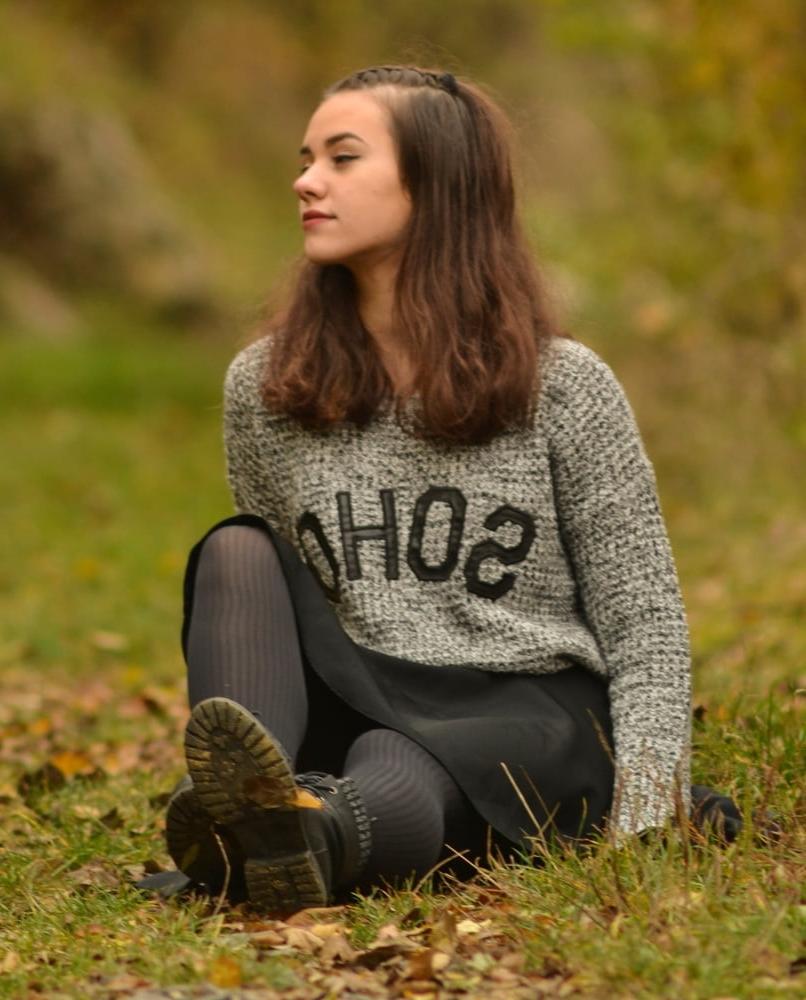 21P Sweet-Faced German GF in Tights