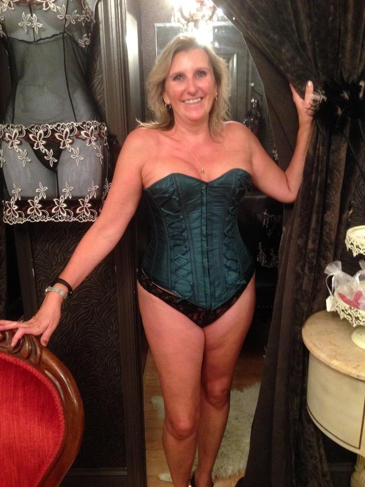 25P Alex American MILF