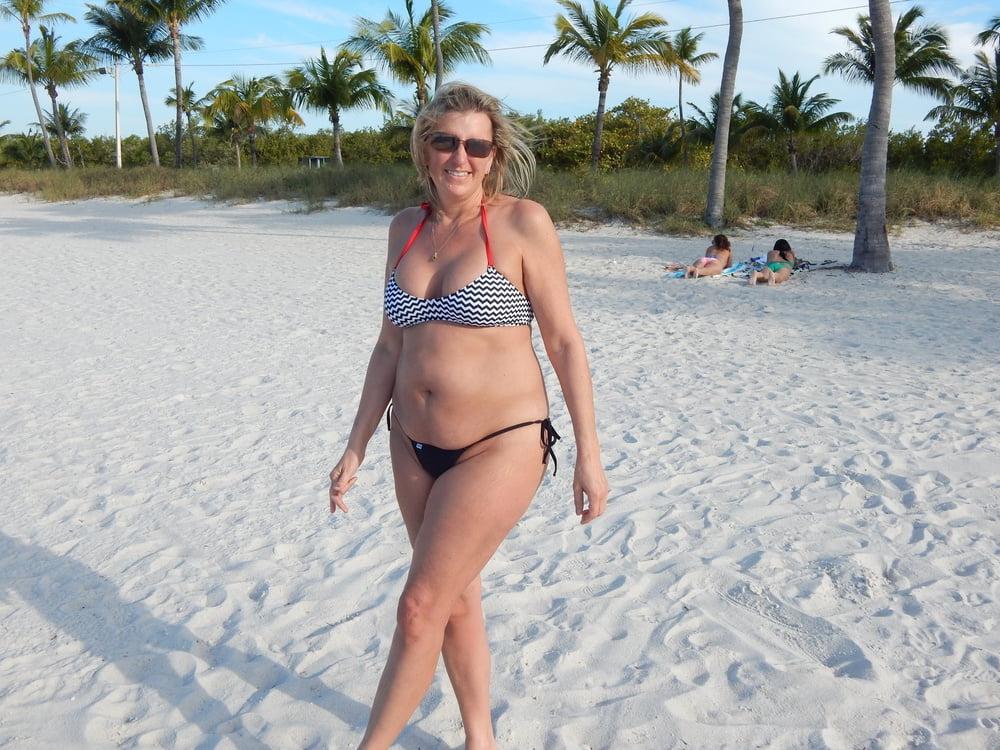 25P Alex American MILF