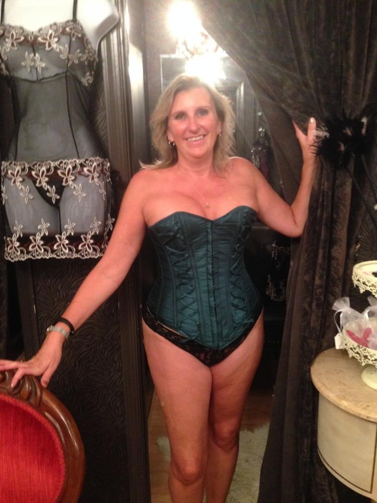 25P Alex American MILF
