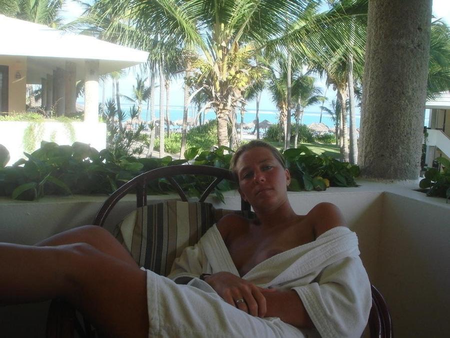 25P Slutty Bride Shows Big Ass Hairy Cunt &amp; Fucks Honeymoon Cock