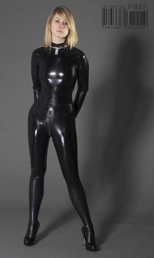 25P Holly Toy