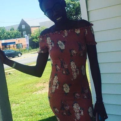 6P Skinny horny milf