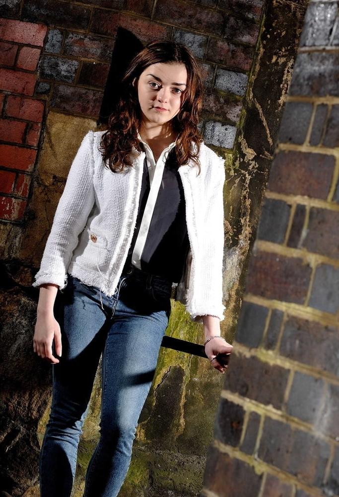 11P Maisie Williams (skinny and petite meat to use)