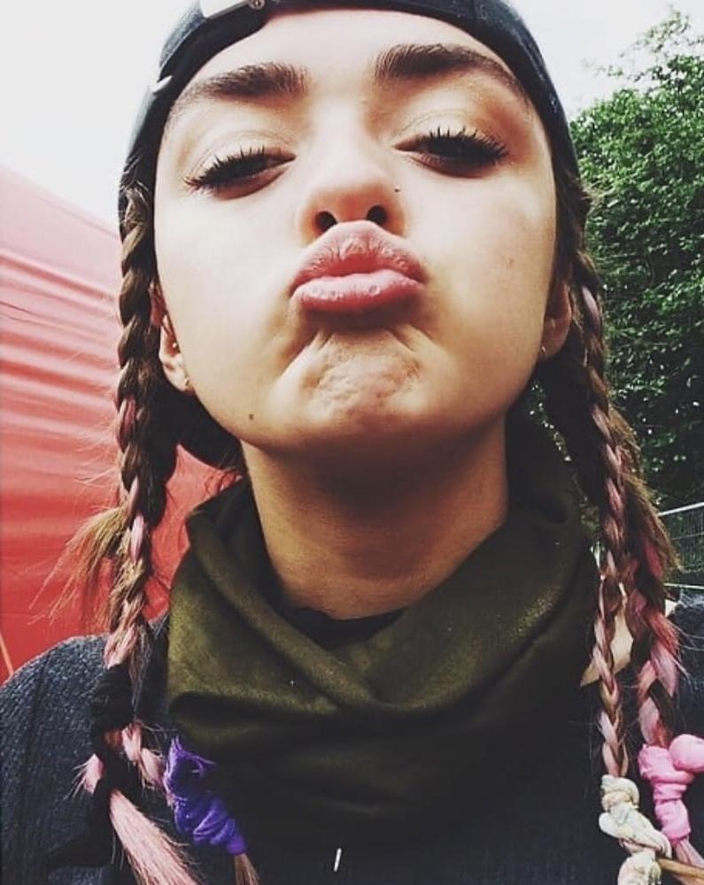 11P Maisie Williams (skinny and petite meat to use)