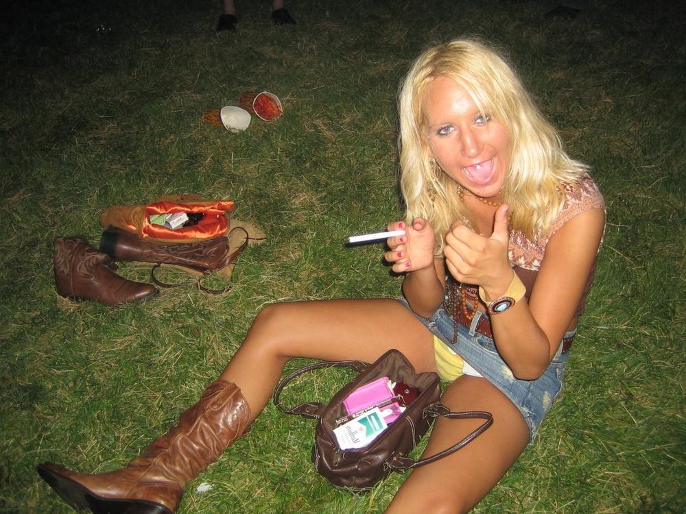 25P WOW She's Smoking 099