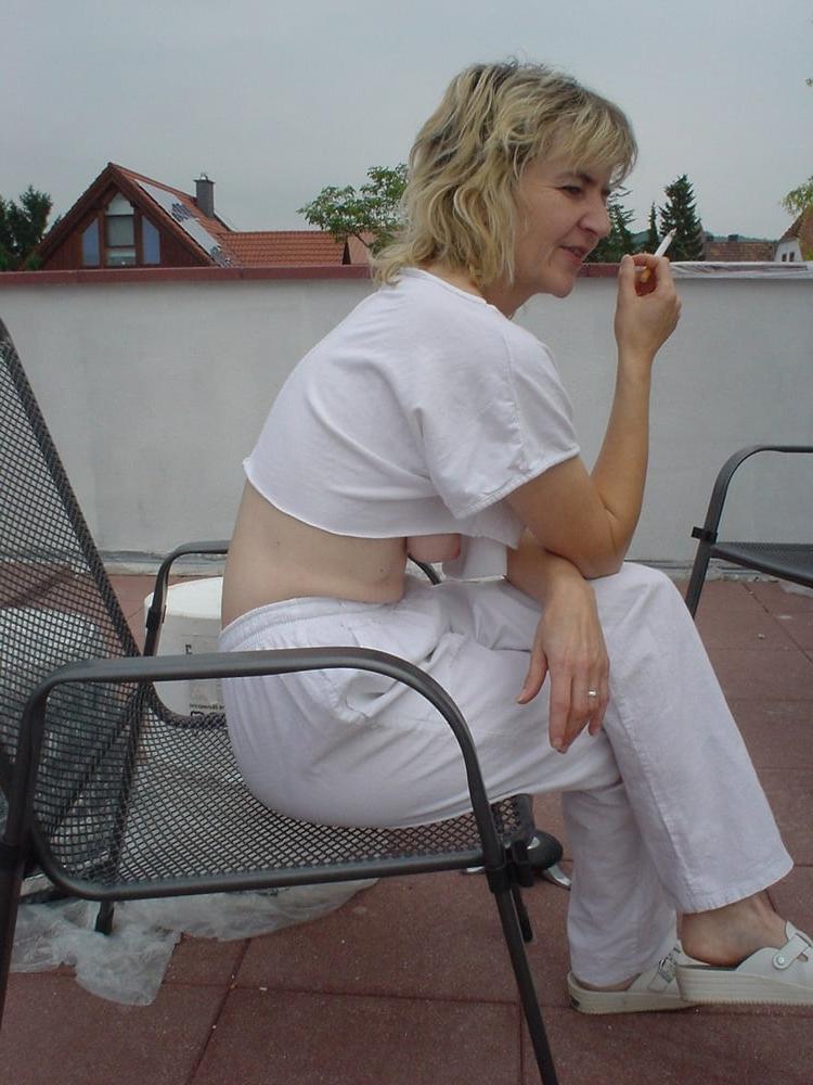 25P WOW She's Smoking 099
