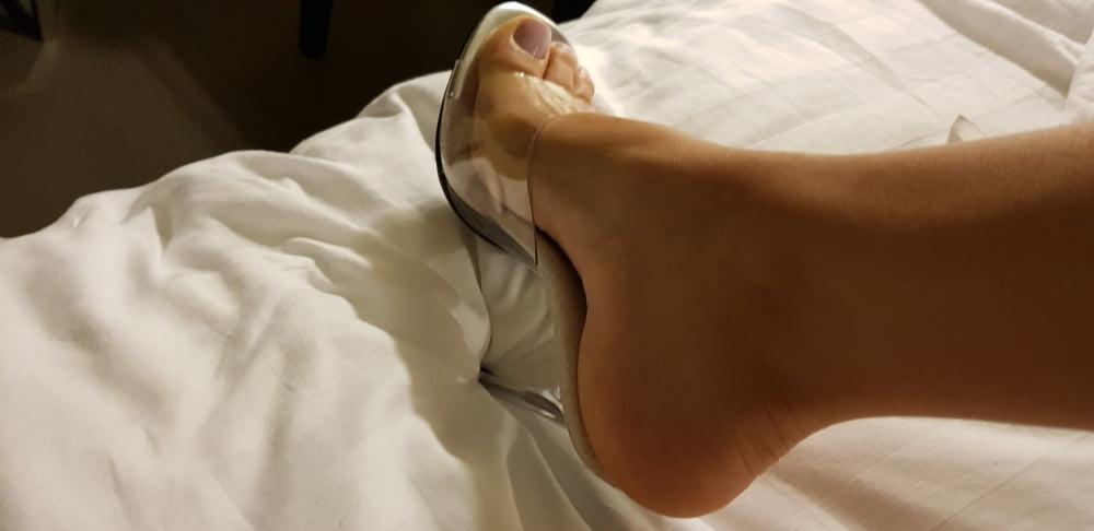 25P My wife and her  incredible feet