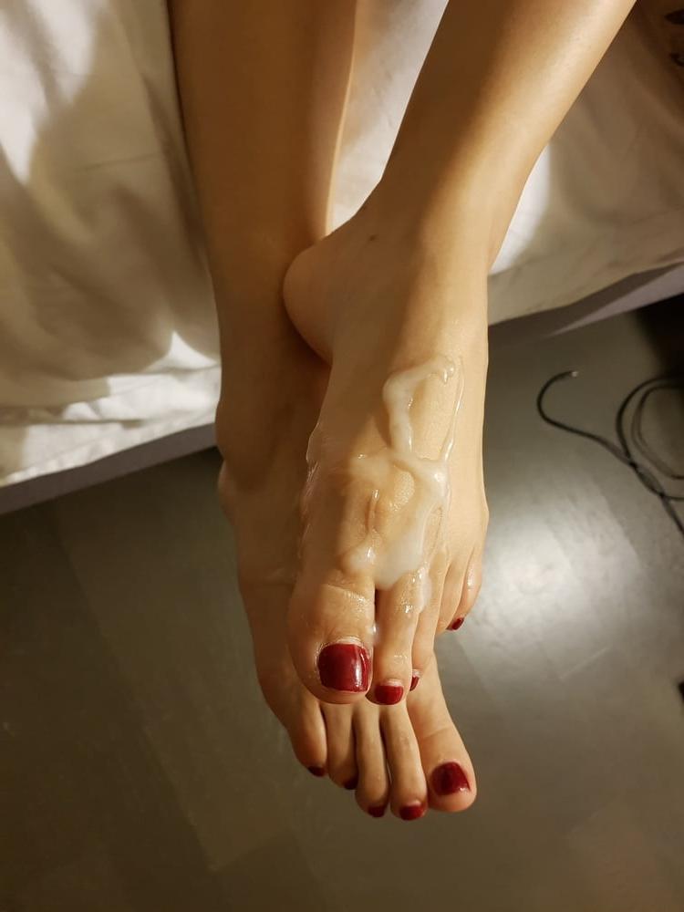 25P My wife and her  incredible feet