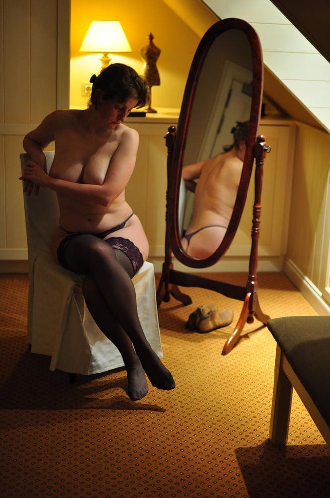 25P Wife Sabrina Posing