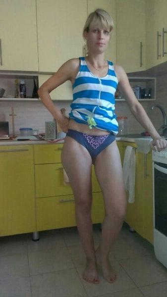 25P Stolen foto me friend's wife (saggy tits)