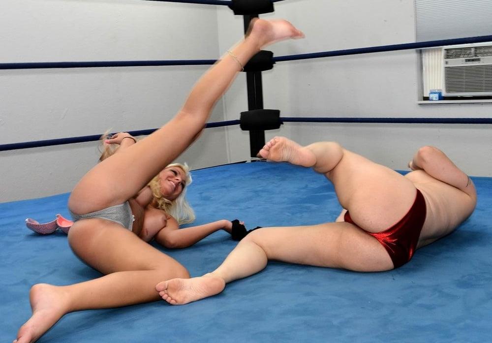 25P sexy catfight wedgies