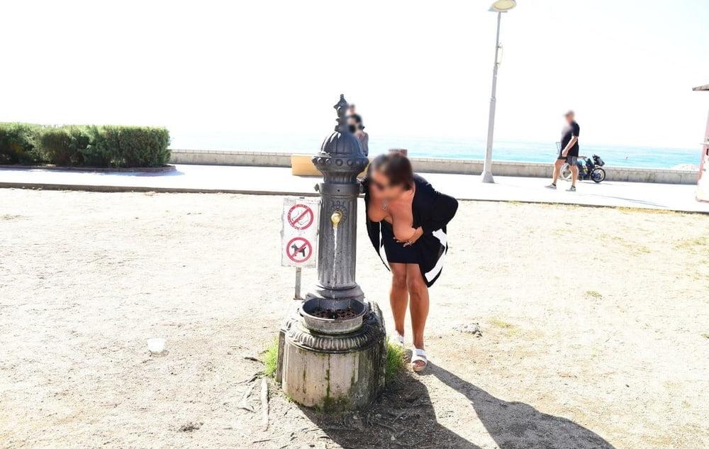 15P Exposed wife flashing