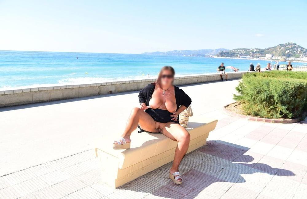 15P Exposed wife flashing