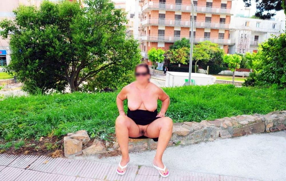 15P Exposed wife flashing