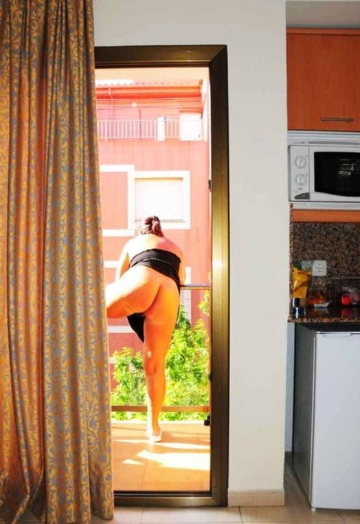 15P Exposed wife flashing