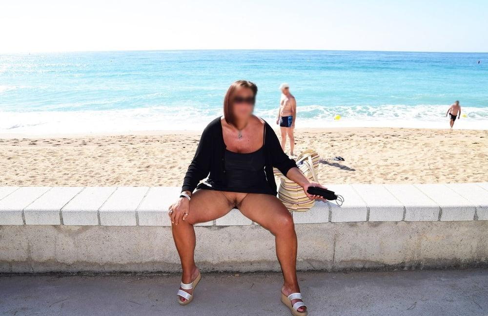 15P Exposed wife flashing