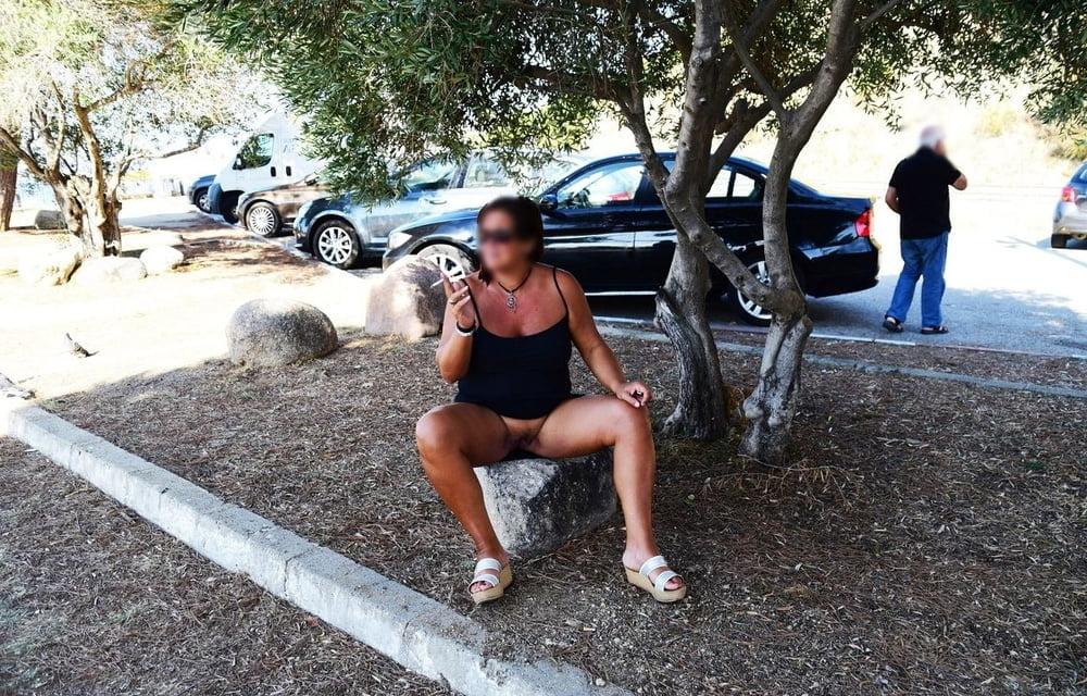 15P Exposed wife flashing