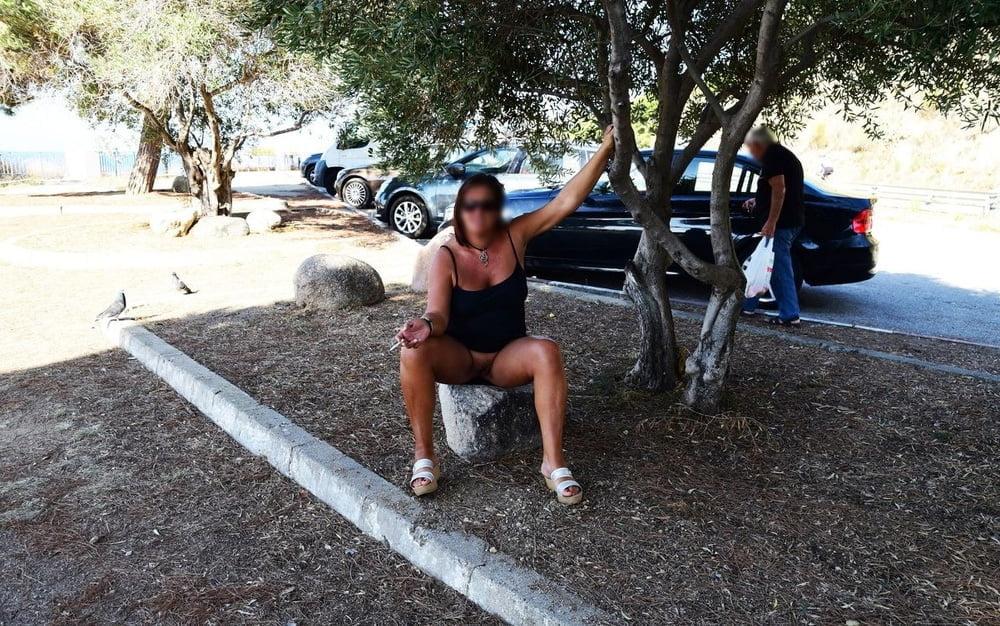 15P Exposed wife flashing