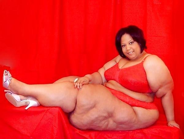 15P Super Size Lightskin Mom