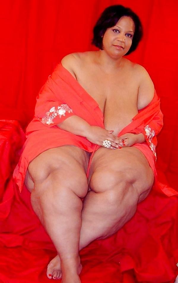 15P Super Size Lightskin Mom