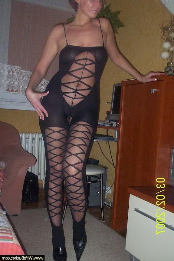 25P milf wife in sexy lingerie gets fucked at home