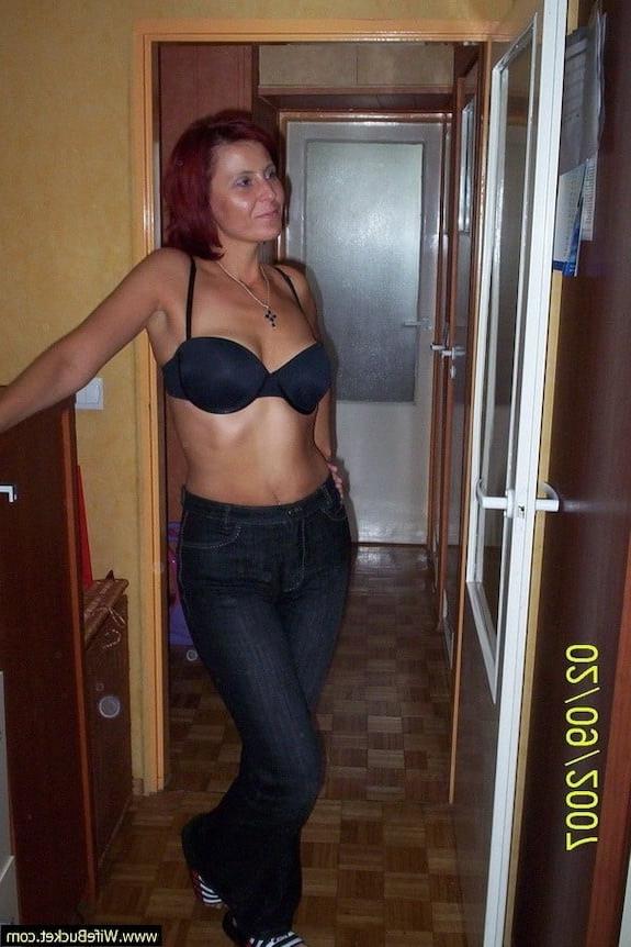 25P milf wife in sexy lingerie gets fucked at home