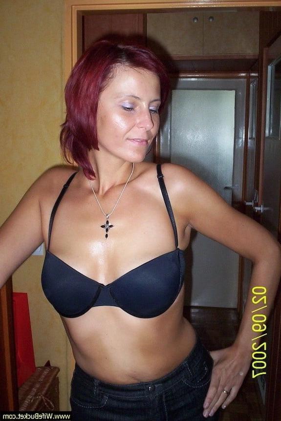 25P milf wife in sexy lingerie gets fucked at home