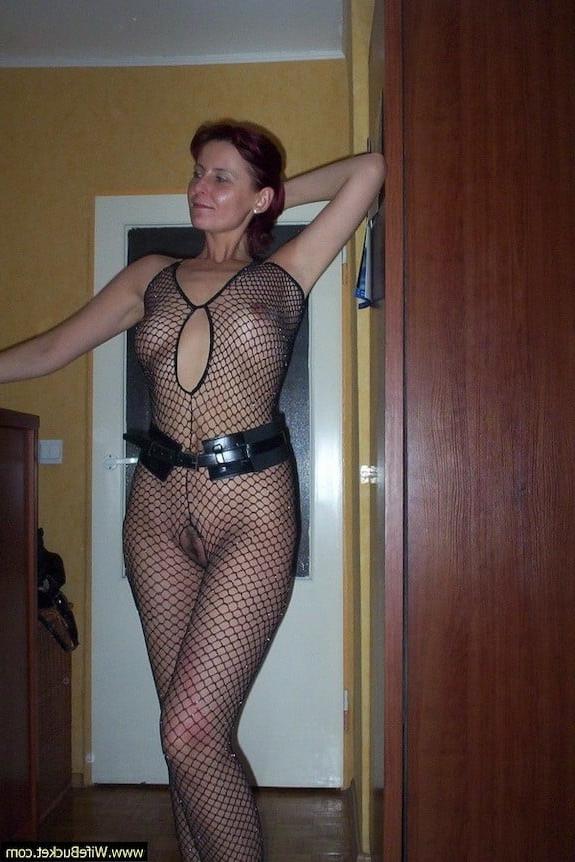 25P milf wife in sexy lingerie gets fucked at home