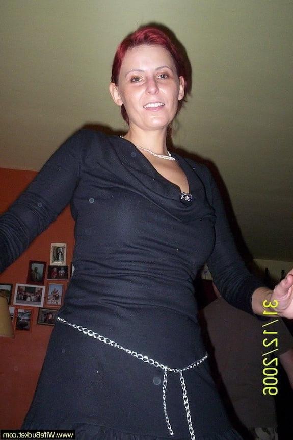 25P milf wife in sexy lingerie gets fucked at home