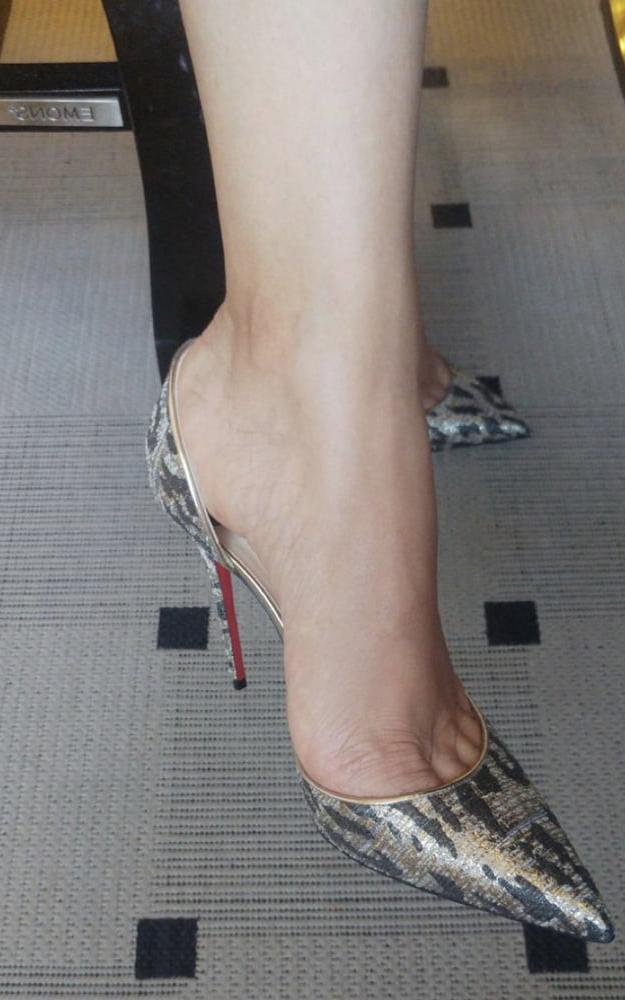 9P Wife heels and legs