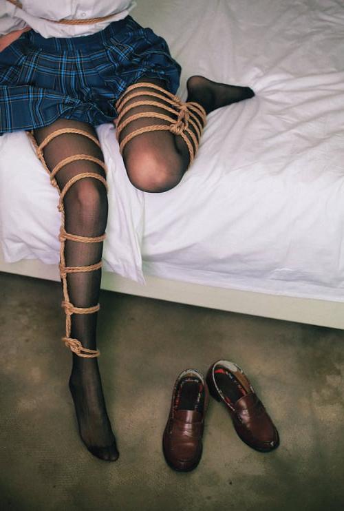 5P Bondage Girl