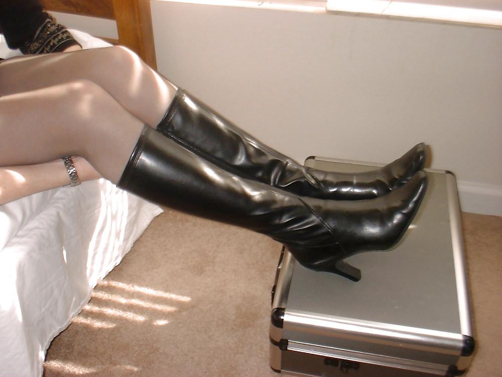 13P Knee high boots