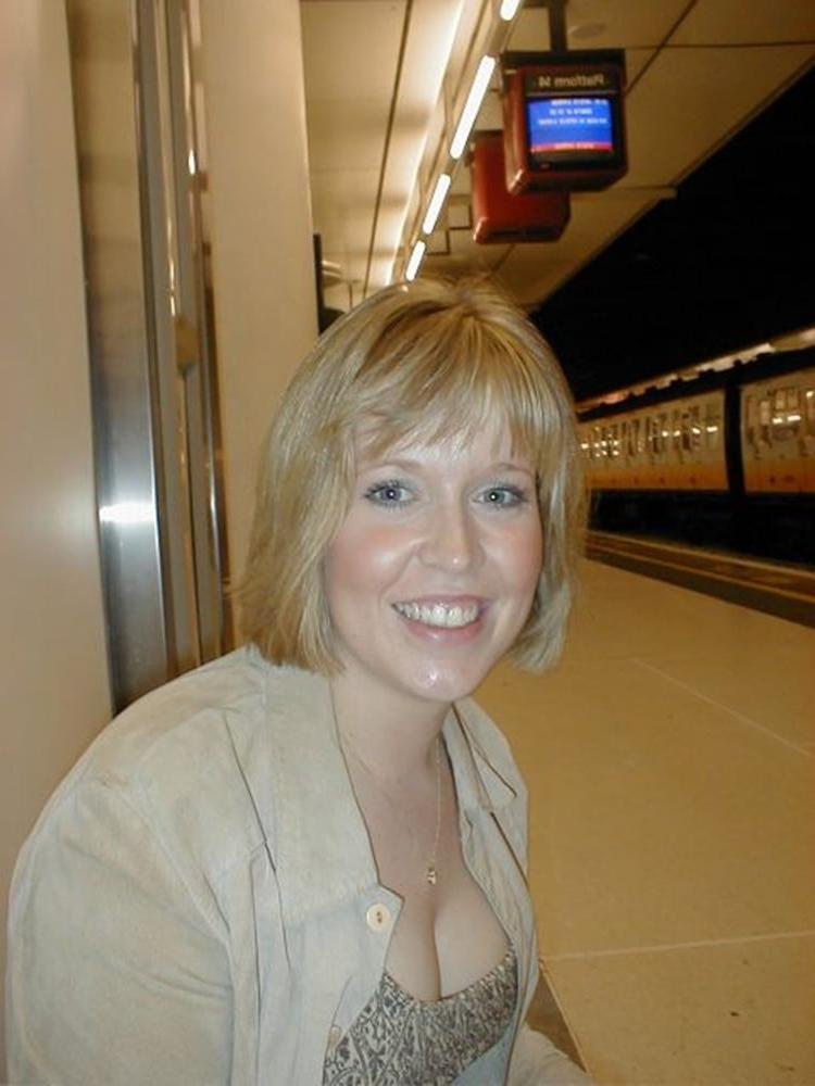21P UK WIFE L