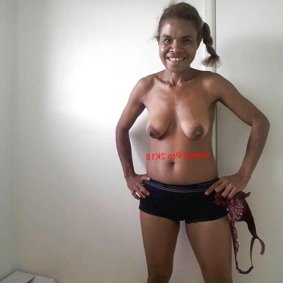5P Skinny saggy tits milf