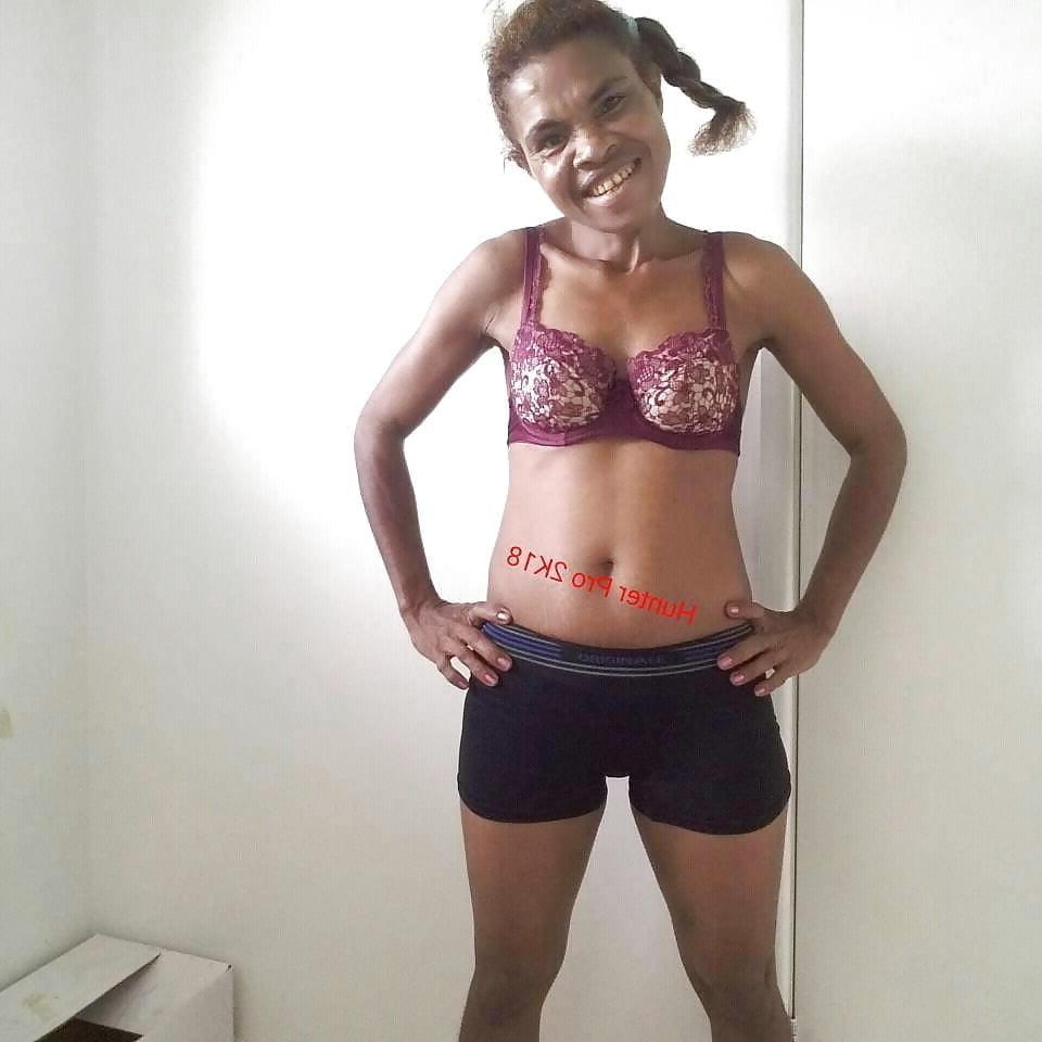 5P Skinny saggy tits milf
