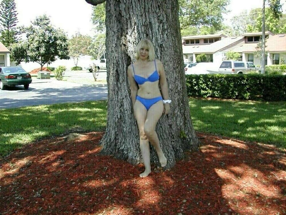 25P Lenna is a sexy natural American wife