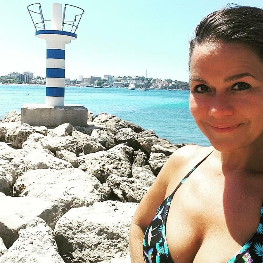 25P Dorottya Geszler (Hungarian Presenter MILF) Non-Nude