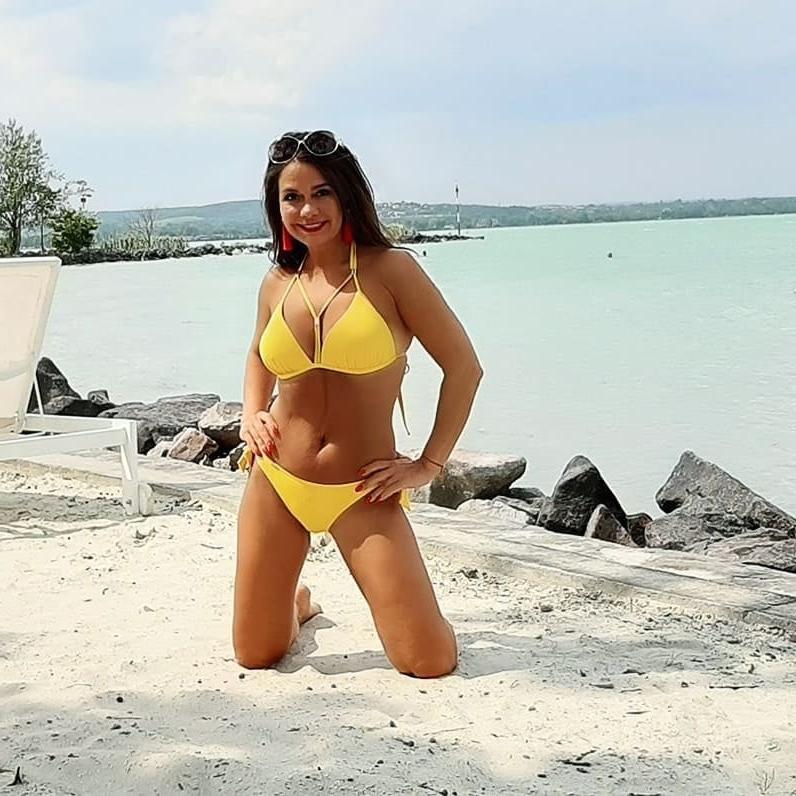 25P Dorottya Geszler (Hungarian Presenter MILF) Non-Nude