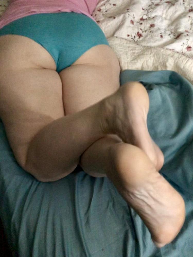 25P BBW wife in panties