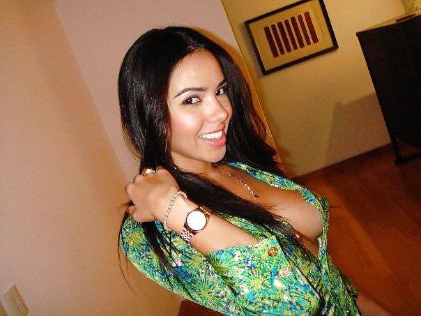 25P More Facebook Hoties and Babes from web 