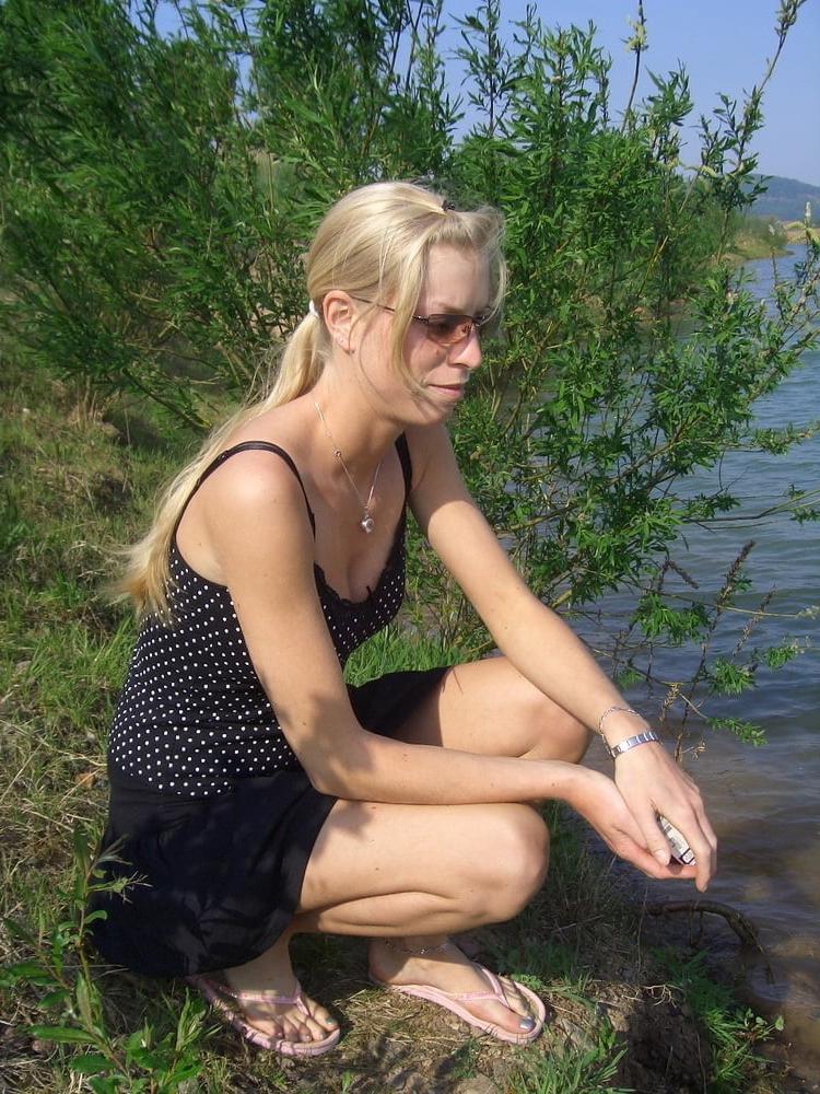 25P Sexy blonde wife exposed
