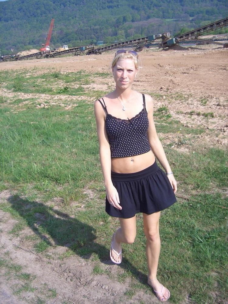 25P Sexy blonde wife exposed