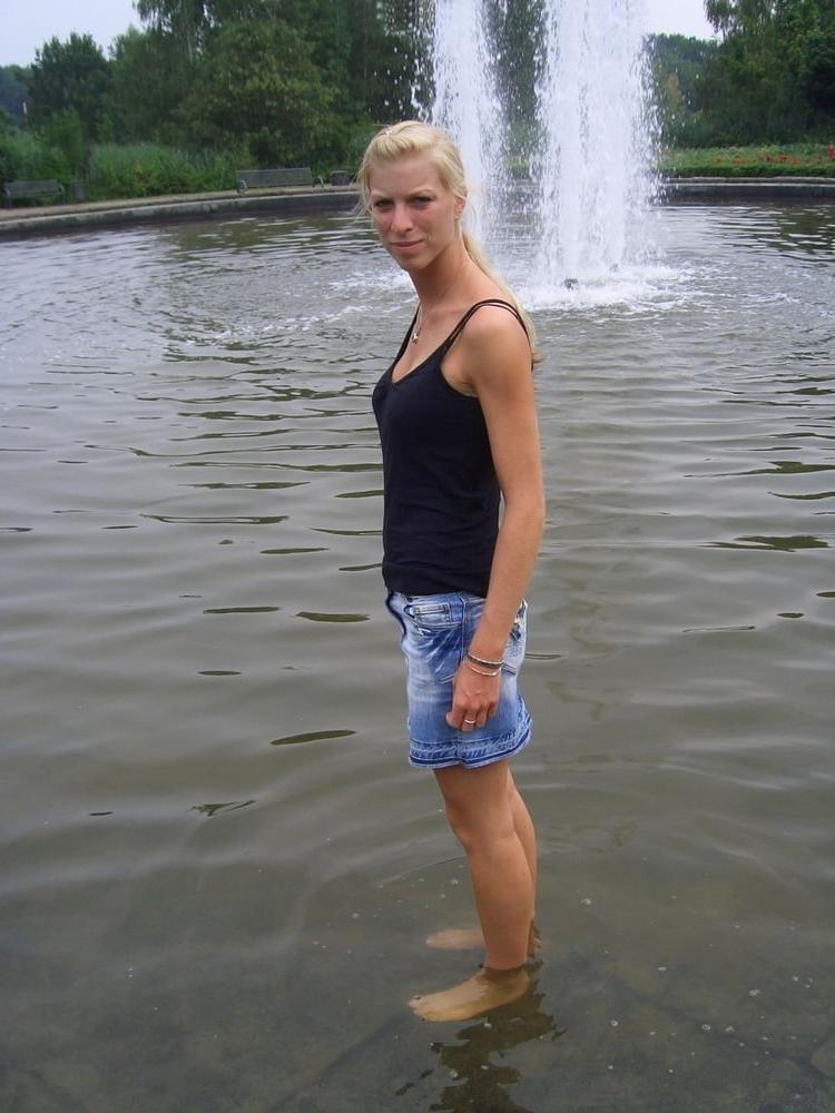 25P Sexy blonde wife exposed