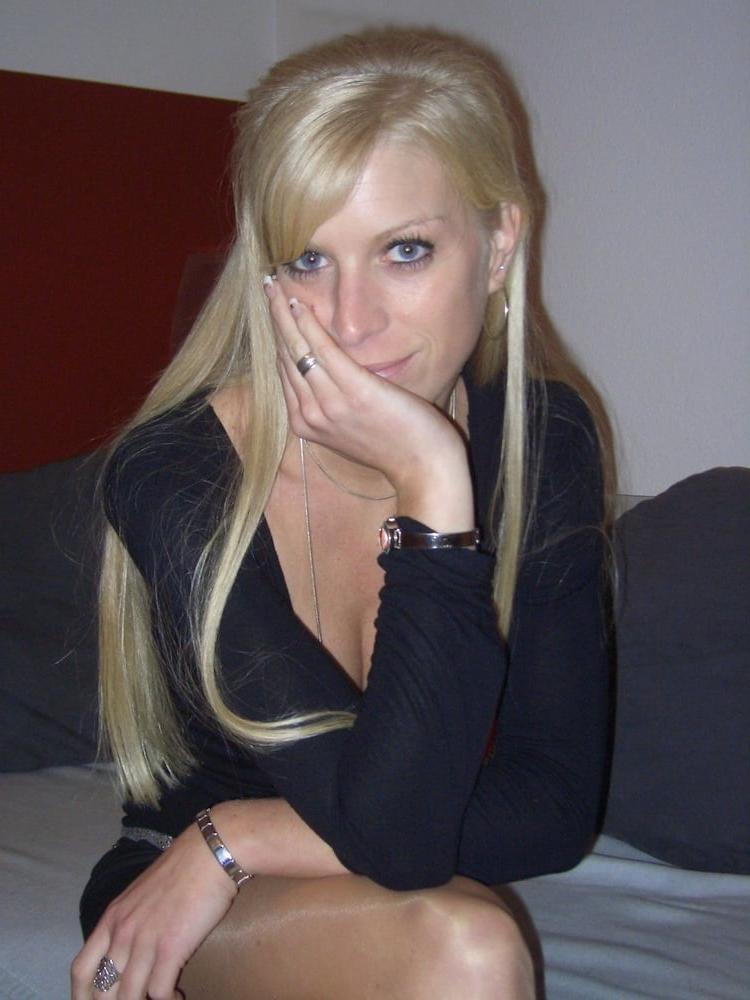 25P Sexy blonde wife exposed